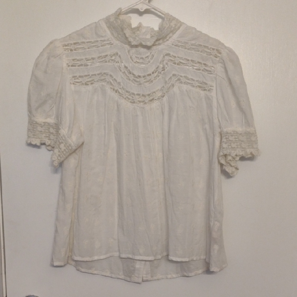 Elegant White Lace Blouse - Picture 2 of 12